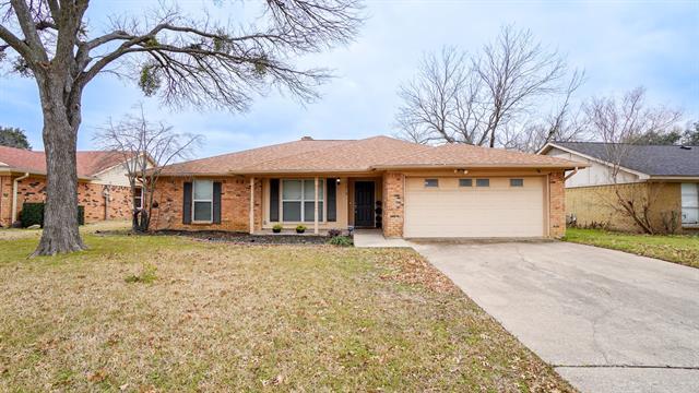 1018 Westminster Ln in Mansfield, TX - Building Photo