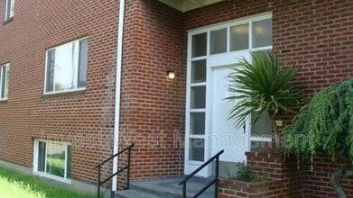1944 Hudson St in Longview, WA - Foto de edificio - Building Photo