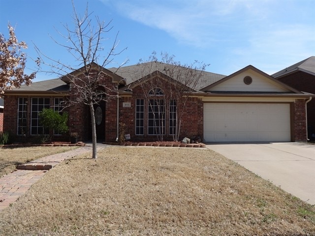 property at 915 Hidden Oaks Dr