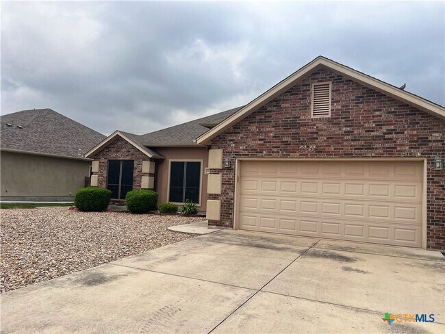 property at 2213 Garden Gate Cir