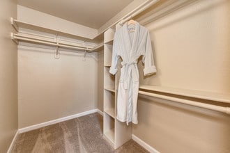 Folsom Gateway in Orangevale, CA - Foto de edificio - Building Photo