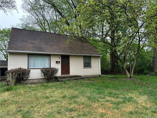 2758 Newbern Cir in Youngstown, OH - Building Photo - Building Photo