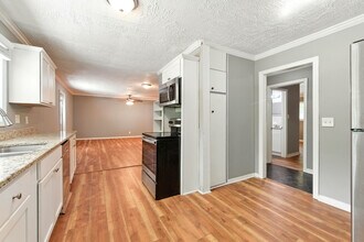 3102 W Peek Rd NW in Atlanta, GA - Building Photo - Building Photo