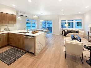 4333 Greentrail Ln in Garden City, ID - Building Photo - Building Photo