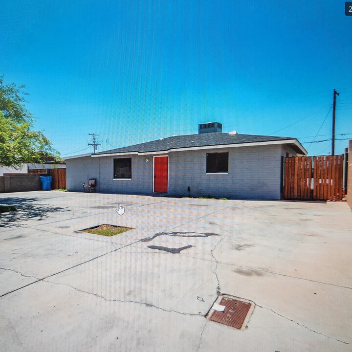 5002 S 36th Dr in Phoenix, AZ - Foto de edificio