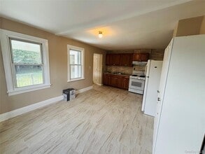 14 1st St in Glen Cove, NY - Foto de edificio - Building Photo