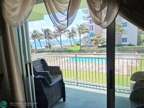 1035 Hillsboro Mile in Hillsboro Beach, FL - Building Photo - Building Photo