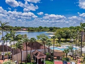 15300 SW 106th Ter, Unit #526 in Miami, FL - Foto de edificio - Building Photo