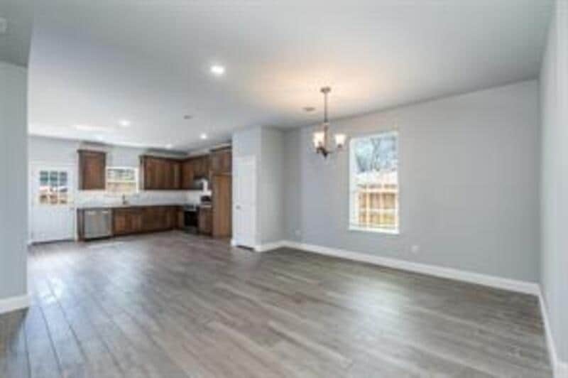 311 Phillips St in Cleburne, TX - Building Photo