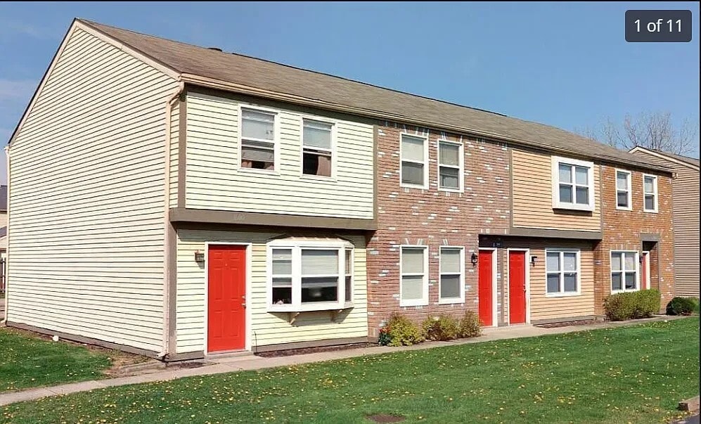 1596 Worthington Row Dr in Columbus, OH - Foto de edificio