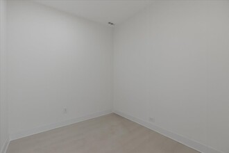 2234 W Irving Park Rd, Unit SF in Chicago, IL - Foto de edificio - Building Photo