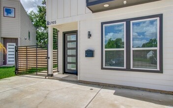 5905 Crest Ct in Houston, TX - Building Photo - Building Photo