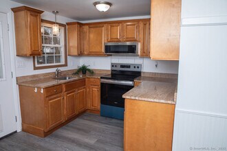 16 Phelan St in Plainville, CT - Building Photo - Building Photo