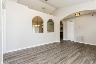 210 Dalton Dr in Kissimmee, FL - Foto de edificio - Building Photo