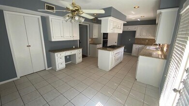 3615 Windbriar Ct in Houston, TX - Building Photo - Building Photo