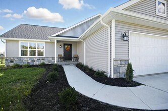 557 Cannondale Ave in Johnstown, OH - Building Photo - Building Photo