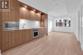 259 The Kingsway in Toronto, ON - Building Photo - Building Photo