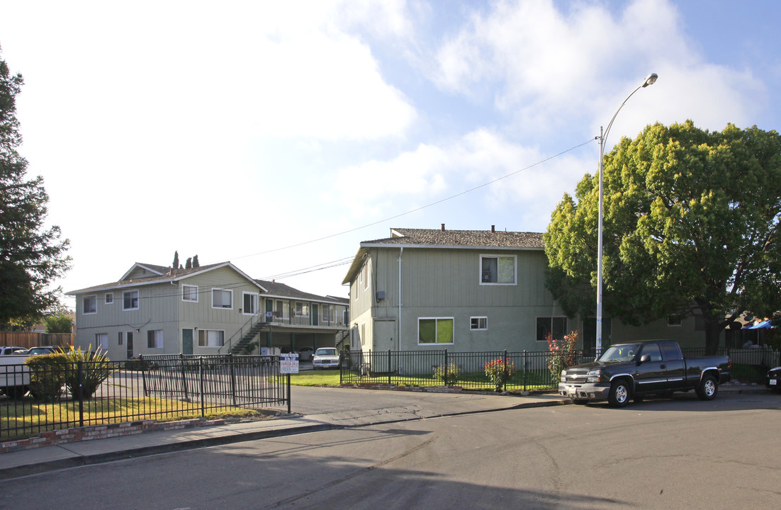 212-220 Selwyn Dr in Milpitas, CA - Building Photo