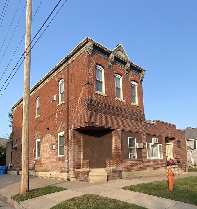 450 E 7th St in Winona, MN - Foto de edificio