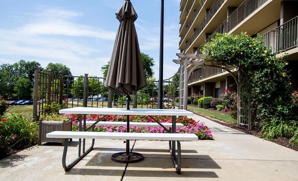 Perrytown Place Apartments in Pittsburgh, PA