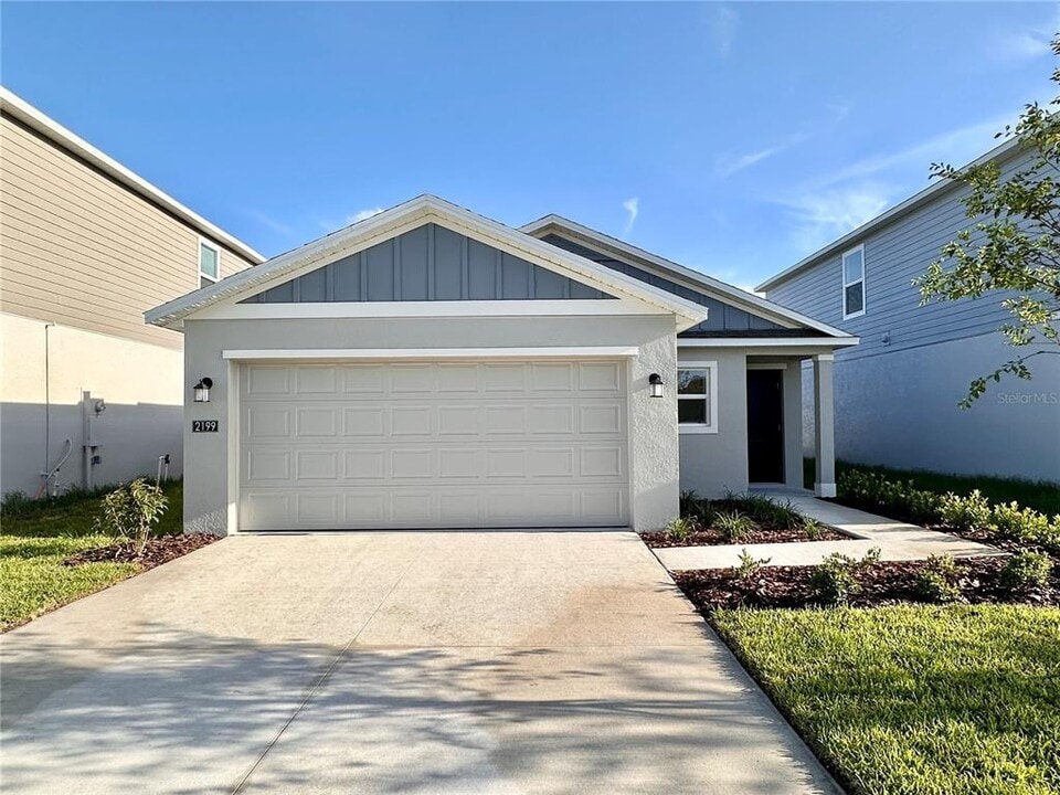 2199 Chris Dr in Winter Haven, FL - Building Photo
