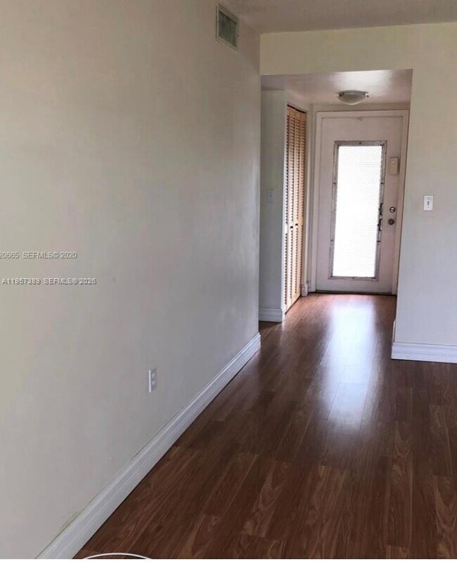 8590 Sunrise Lakes Blvd in Sunrise, FL - Building Photo - Building Photo