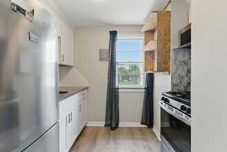 42 Newman Rd, Unit #3 in Malden, MA - Foto de edificio - Building Photo