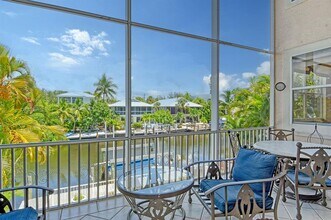 4931 Oxford Dr in Siesta Key, FL - Building Photo - Building Photo