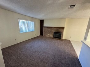 15554 Bear Valley Rd in Victorville, CA - Building Photo - Building Photo