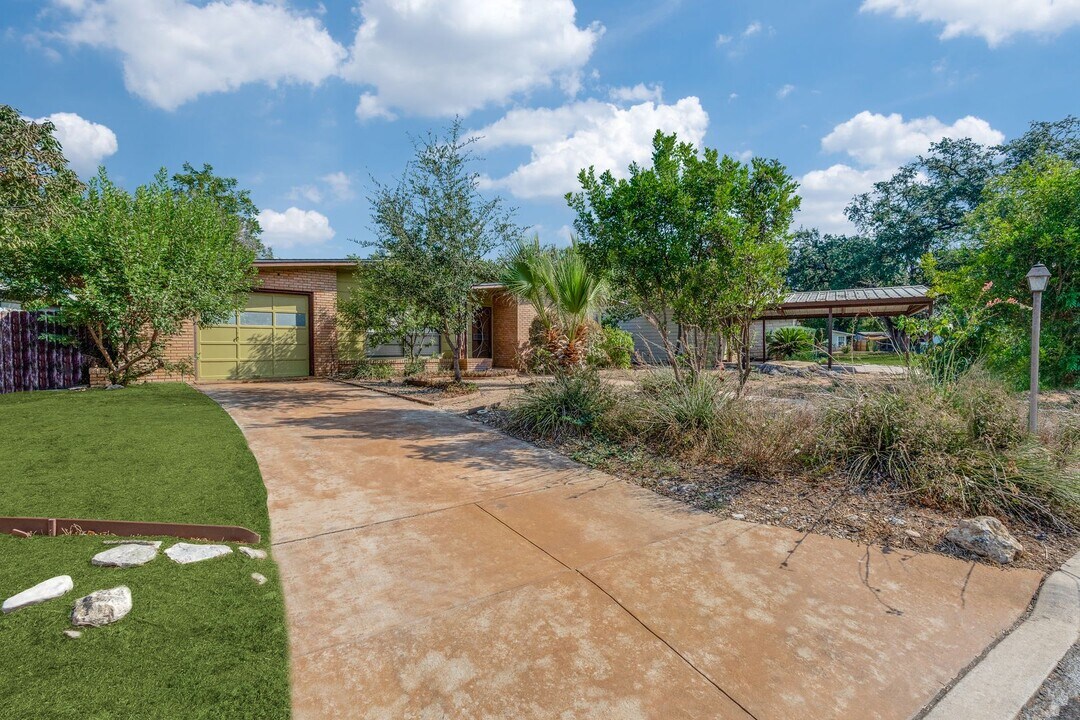 123 Westchester Dr in San Antonio, TX - Building Photo