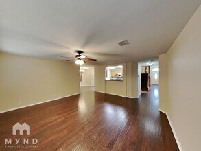 8930 Wolff Vista in Converse, TX - Foto de edificio - Building Photo