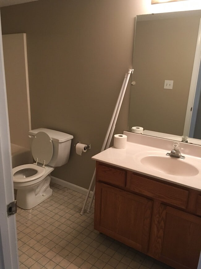 5339 Ponderosa St., Unit Apartment  A in Columbia, MO - Foto de edificio - Building Photo