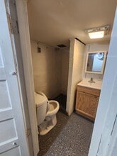 7311 1/2 Burton St in Pittsburgh, PA - Building Photo - Building Photo