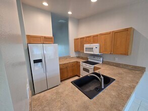 518 SE 5th Pl in Cape Coral, FL - Building Photo - Building Photo