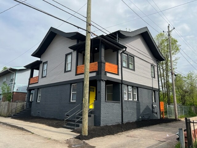 323 E 31st St in Indianapolis, IN - Building Photo