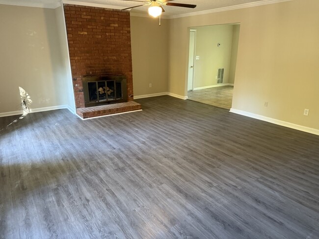 888 Timbercrest Ct in Lithonia, GA - Building Photo - Building Photo