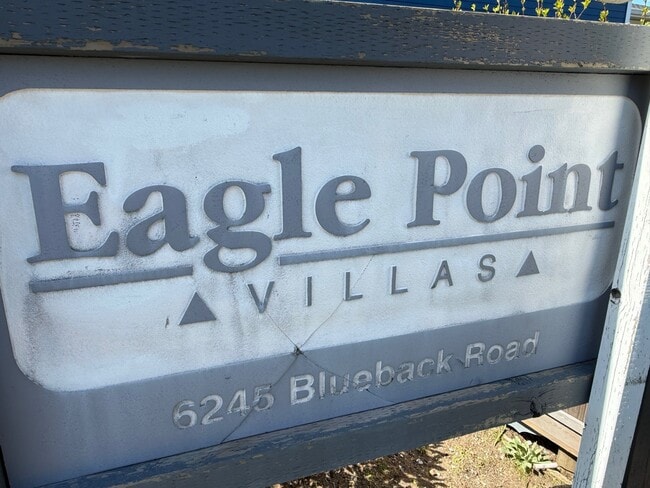 6245 Blueback Rd in Nanaimo, BC - Building Photo - Building Photo