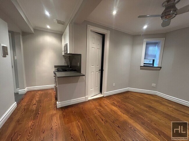 East 25th Street in New York, NY - Building Photo - Building Photo