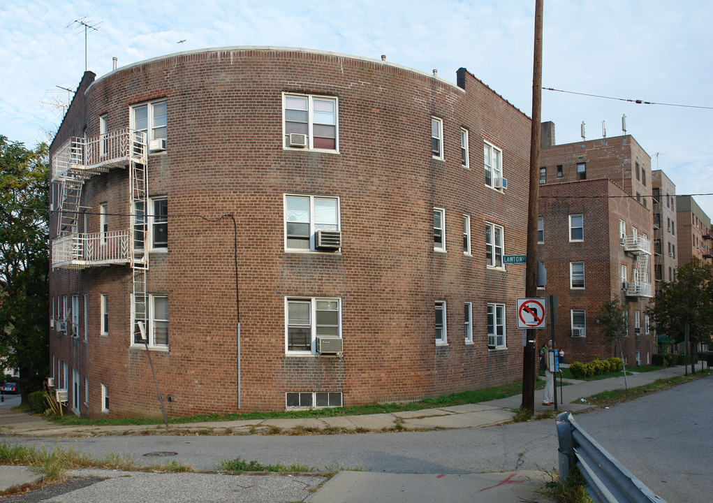 601-605 Mclean Ave in Yonkers, NY - Building Photo