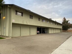 1132 Oleander Ave in Bakersfield, CA - Building Photo - Building Photo