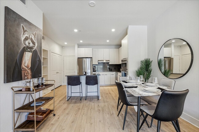 2137 Pelham Dr in Houston, TX - Building Photo - Building Photo