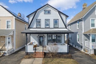 2106 Whittier St in Rahway, NJ - Building Photo