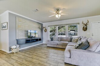 604 Co Rd 136A in Marble Falls, TX - Building Photo - Building Photo