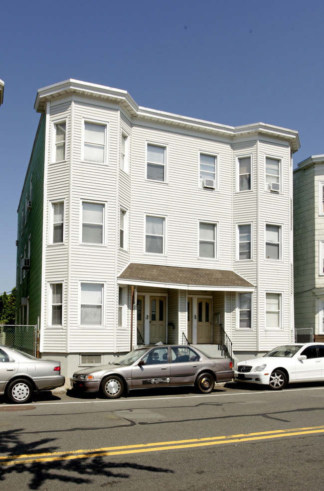 417 Cardinal Medeiros Ave in Cambridge, MA - Foto de edificio - Building Photo