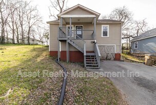 218 W Columbia Ave in Knoxville, TN - Building Photo