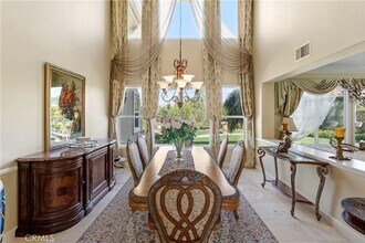 2493 Woodcreek Rd in Camarillo, CA - Foto de edificio - Building Photo