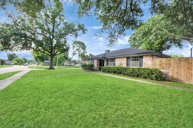 15135 Chipman Ln. in Houston, TX - Building Photo - Building Photo