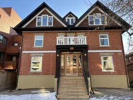 933-918 18 Ave SW in Calgary, AB - Building Photo