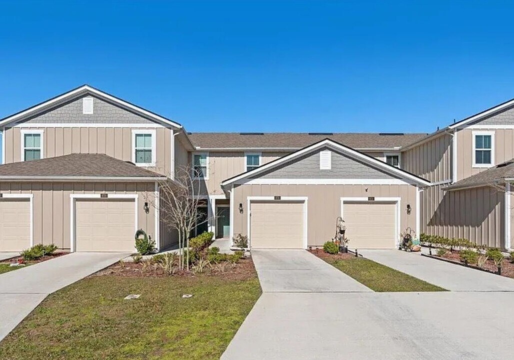 810 Capitol Pkwy in Jacksonville, FL - Building Photo