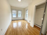 92 L St, Unit 3 in Boston, MA - Building Photo - Building Photo